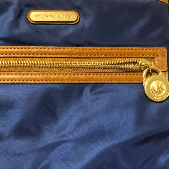 Blue Micheal Kors Crossbody - Picture 3 of 5